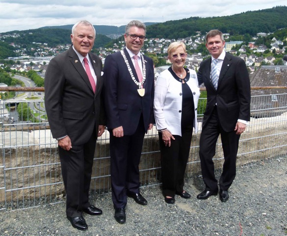 US governor Nathan Deal visits LINDE + WIEMANN